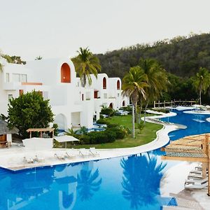 Camino Real Zaashila Huatulco